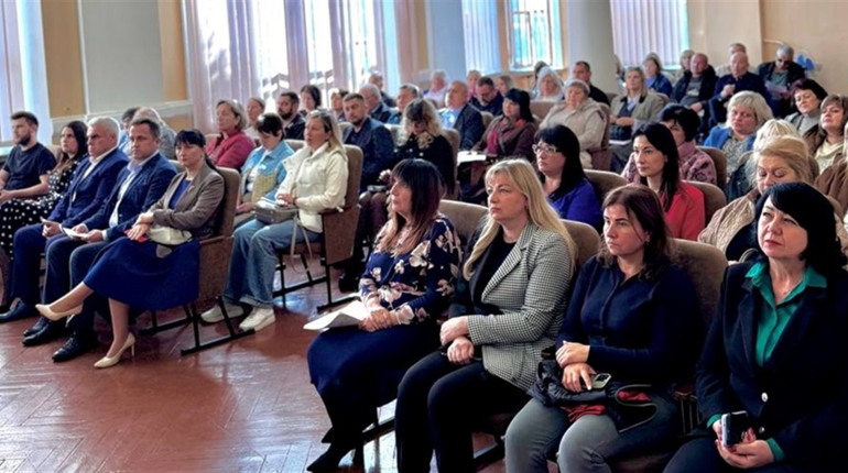 Депутати, смітники і вода — про що питали берестинці та що сказала голова громади