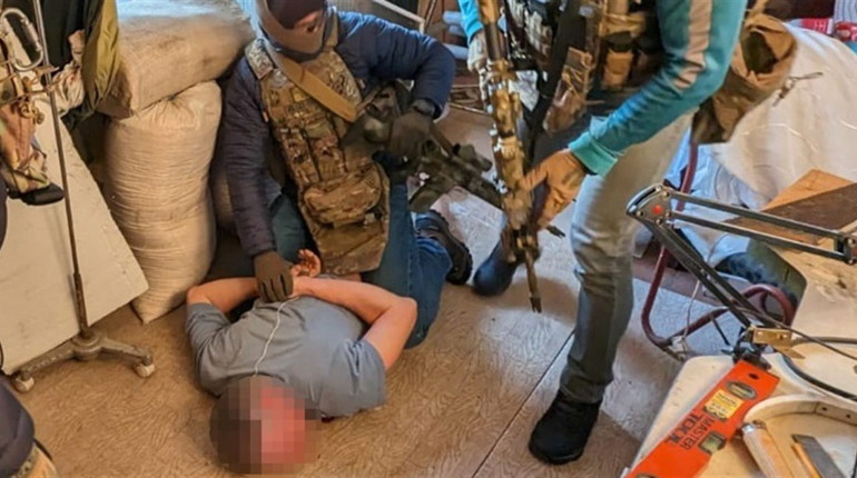 За підозрою у держзраді СБУ затримала родину з Шосткинського району