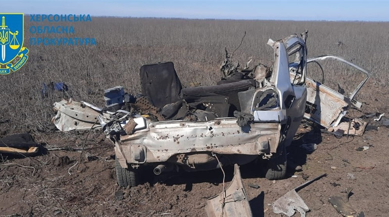 На Херсонщині на ворожій міні підірвався автомобіль, загинуло двоє людей