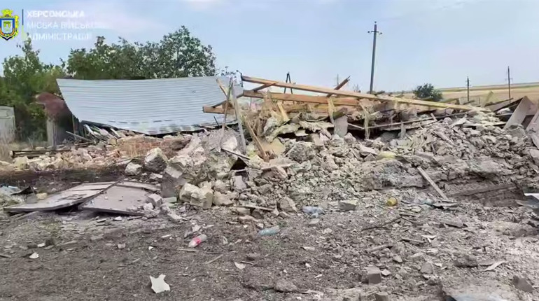 На Херсонщині ворог атакував житлові квартали, критичну та соціальну інфраструктуру
