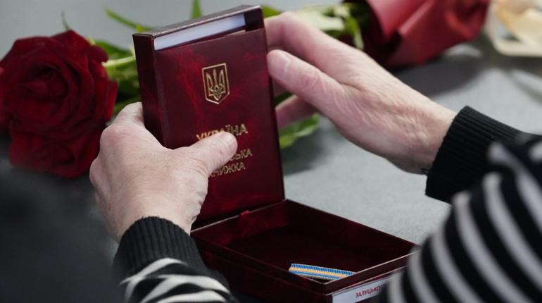 Герої навіки. Посмертні нагороди Павла Залуцького та Андрія Поліщука передали рідним загиблих воїнів