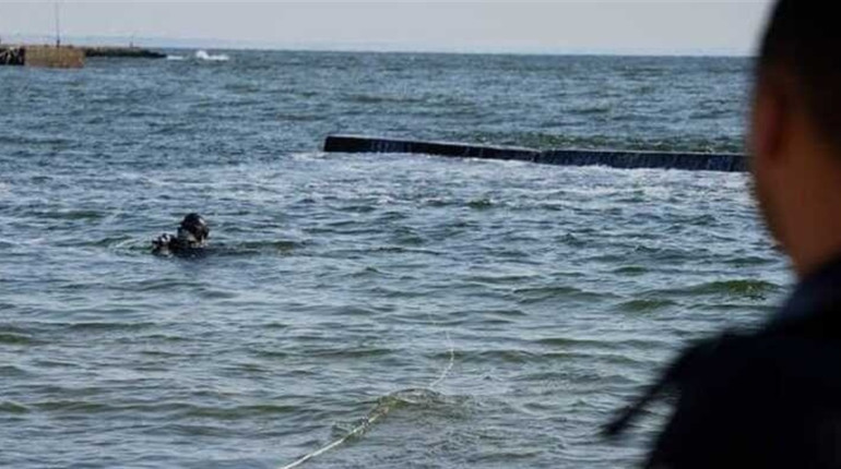 В Одесі чоловік пірнув з пірсу в Аркадії і зник: його пошуки тривають
