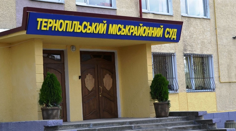 Тероризував і здавав людей: поліцая і ексдепутата з Каховки засудили до 15 років з конфіскацією