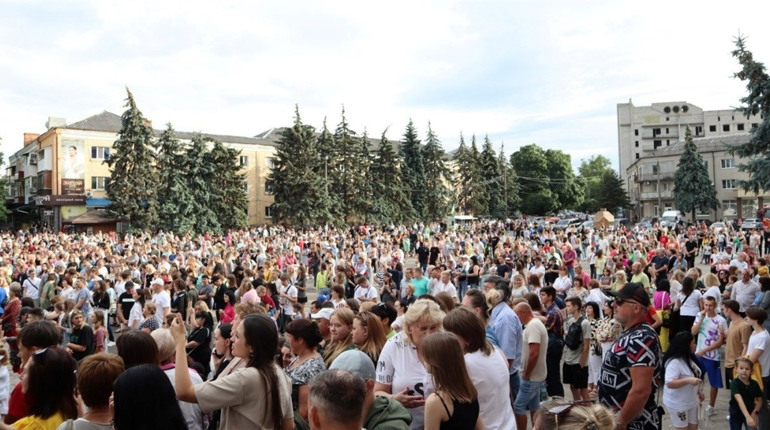 Якщо не враховувати війну, яка проблема найактуальніша для України? Опитування первомайців