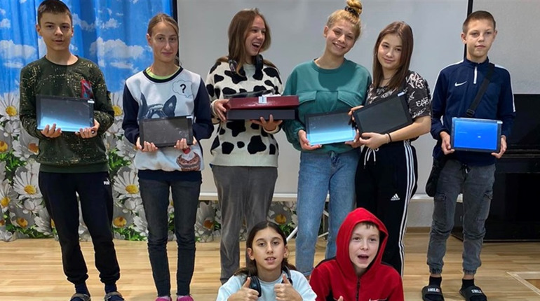 Діти з Південноукраїнського реабілітаційного центру отримали планшети від благодійників з Німеччини