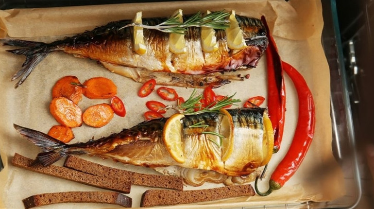 Рецепт дня: скумбрія, запечена з лимоном