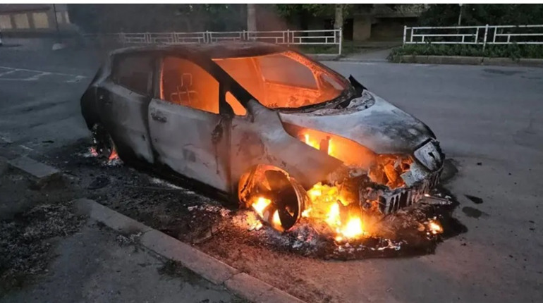 Окупанти посилили атаки на Херсон КАБами і почали підпалювати авто дронами на оптоволокні