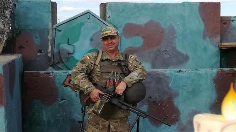 До останнього вірив у перемогу - В Чернігові простилися із Захисником Олегом Романюком