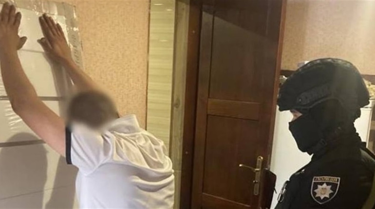 Запаковочка: в Умані затримали «наркобариг», які розсилали наркотики поштою