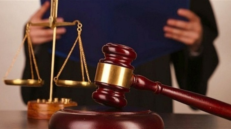 Дрогобицький суд покарав чоловіка, який підпалив автомобіль батьків своєї співмешканки