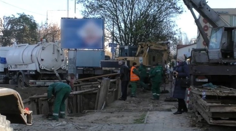 Стало відомо, коли завершать ремонт колектора по 200 років Херсона. Аварія тут сталась ще у травні 