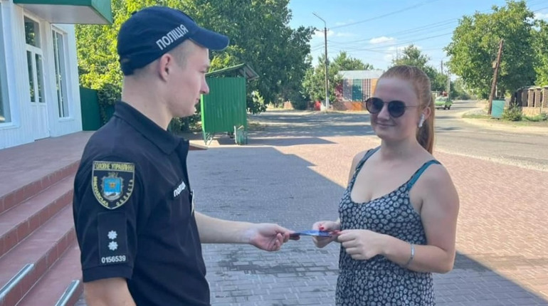 Поліція навчає, як протидіяти аферистам: кілька простих, однак дієвих порад