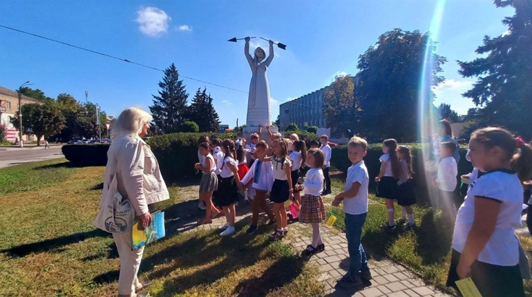 Для школярів провели краєзнавчу прогулянку до Дня міста