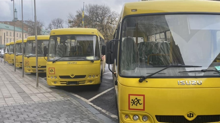 Белзька, Великомостівська, Лопатинська та Радехівська громади отримали нові шкільні автобуси