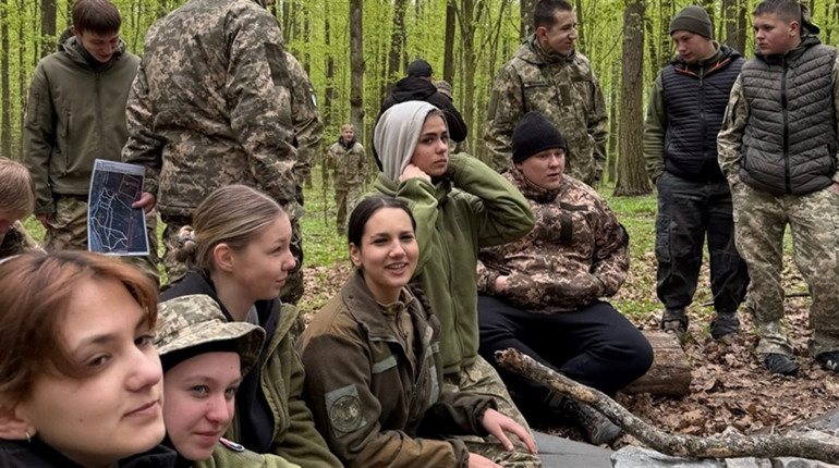 "Поліська Січ": вишкіл, де підлітки ночують без вогнища, шукають прапори і вчаться бути сильними