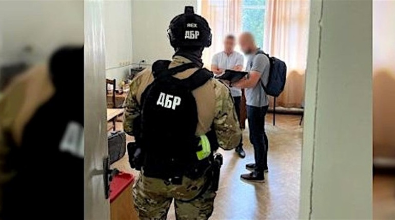 ДБР задержало начальника таможенного поста Рени за взятку