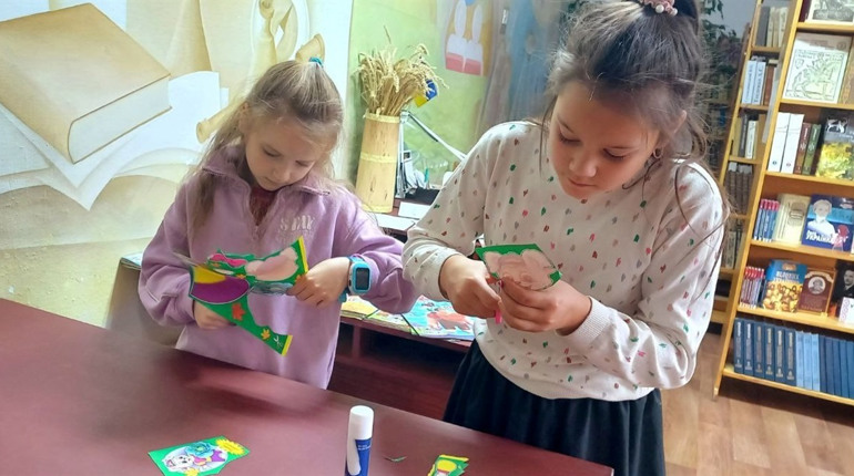 Для дітей провели бібліотечний урок «Про все цікаве на планеті читай в журналі та газеті!"