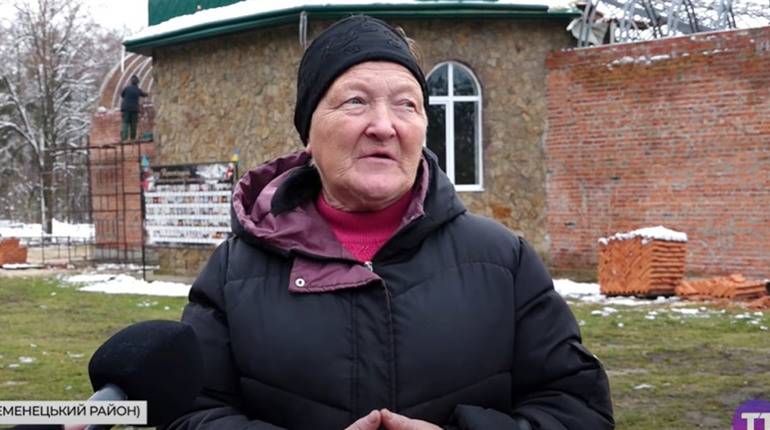 На Кременеччині мати загиблого військового пожертвувала 100 тисяч гривень на храм