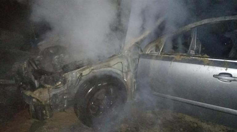 У Зарічному горів автомобіль. Чи є постраждалі?