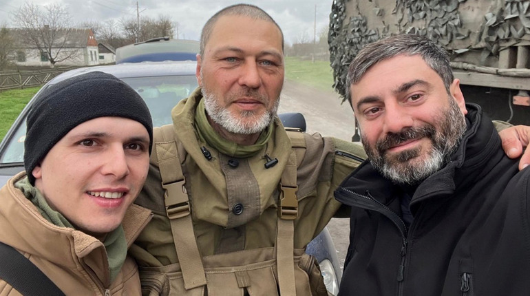 Каски, броніки, розгрузки, тепловізори, квадрокоптери: фотозвіт волноваських волонтерів з передової