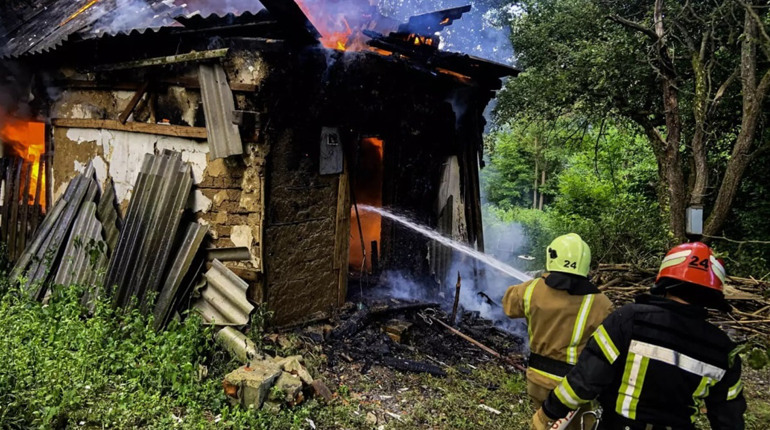 У селі Лучка вогнеборці ліквідували пожежу у житловому будинку