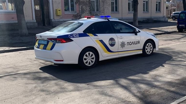 У селі на Переяславщині жінка виявила тіло 76-річної сусідки під деревом: хроніка поліції