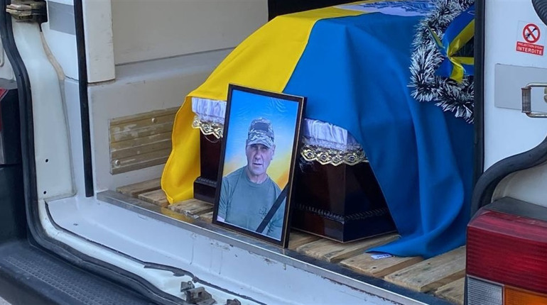 Втрата громади: у Кідрах попрощалися із стрільцем-піхотинцем