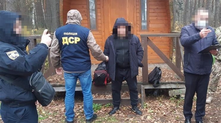 Переховувались на базі відпочинку: на Сарненщині затримали кримінальних «авторитетів»