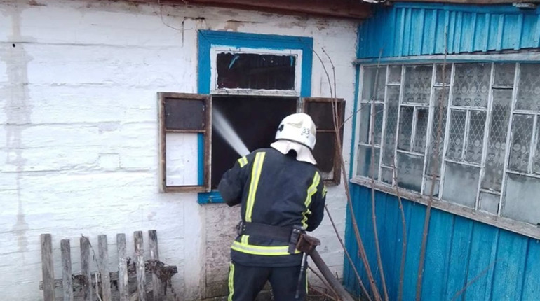 Під час гасіння пожежі на Звягельщині рятувальники виявили тіло чоловіка