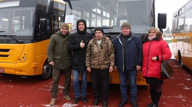 Навчальні заклади області отримали 9 шкільних автобусів