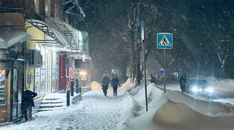 Фоторепортаж. Вечірній Глухів у полоні хурделиці
