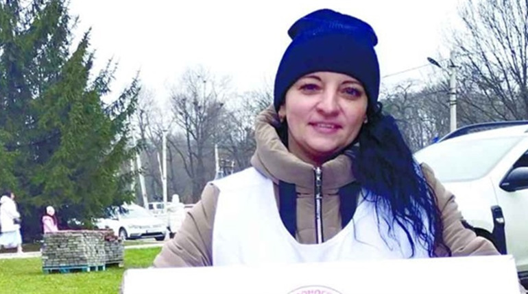 Переселенка з Донеччини стала волонтеркою Червоного Хреста на Буковині