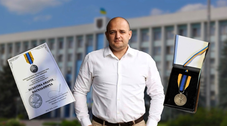 Волонтер із Сарненщини отримав нагрудний знак «Єдність перемагає» від нового Головнокомандувача ЗСУ