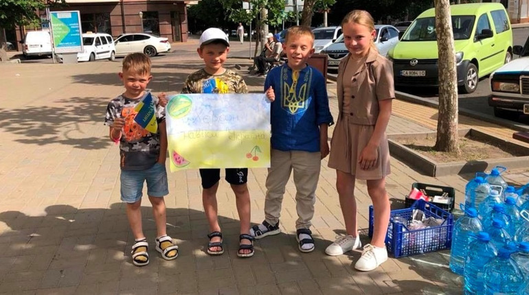Уманщина підтримує Херсонщину. Куди можна занести допомогу для нового вантажу