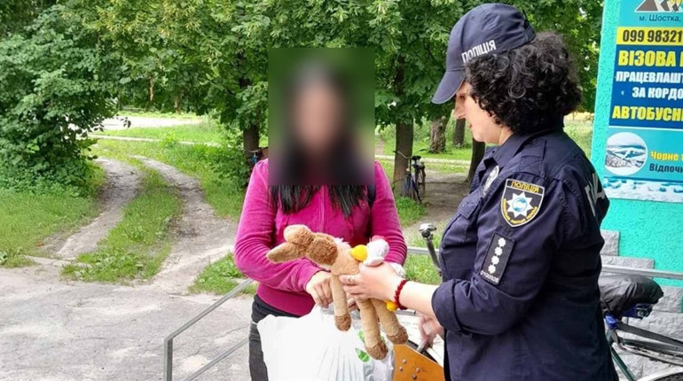 Шосткинські поліцейські передали гуманітарну допомогу родині переселенців