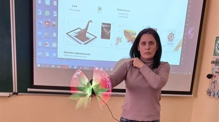 4D-книжки у херсонській обласній бібліотеці імені Лавреньова: як герої оживають під смартфоном