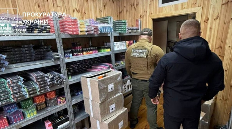 Підпільне виробництво вейп-рідин на понад 10 млн грн викрили на Київщині: справу передали до суду