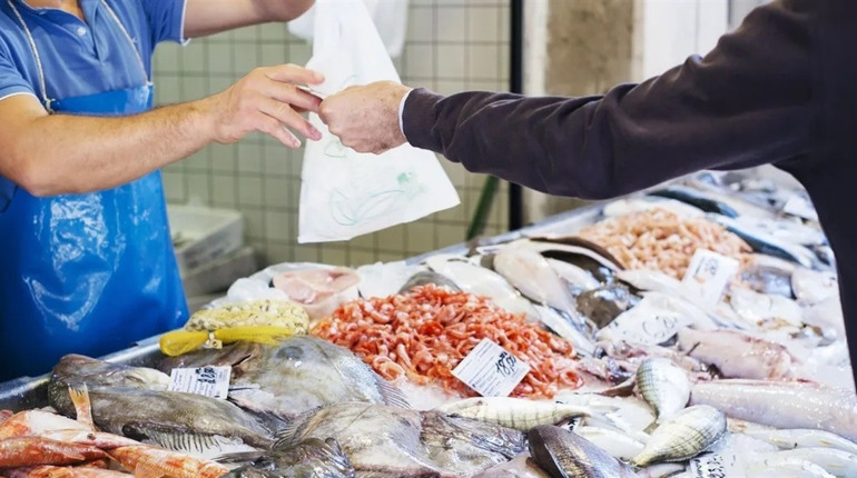 Ні риби, ні мідій: через підрив Каховської ГЕС морепродукти із Чорного моря досі небезпечно їсти