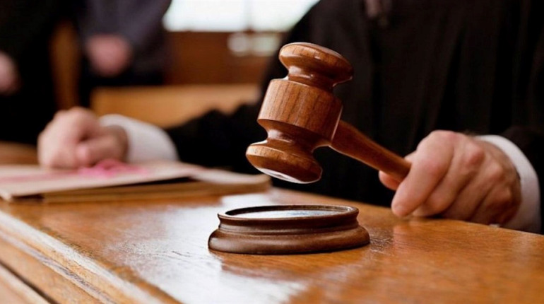 У Городку неповнолітні розпивали спиртні напої у сквері: суд виніс вирок