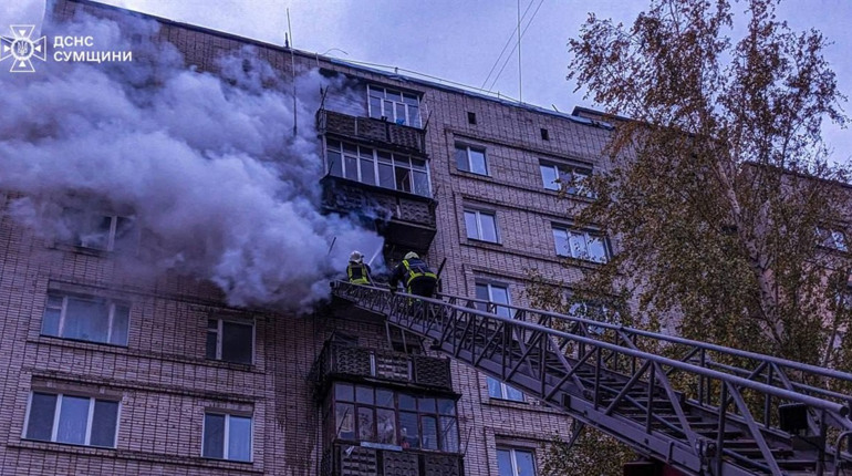 У Шостці горіла дев’ятиповерхівка (відео)