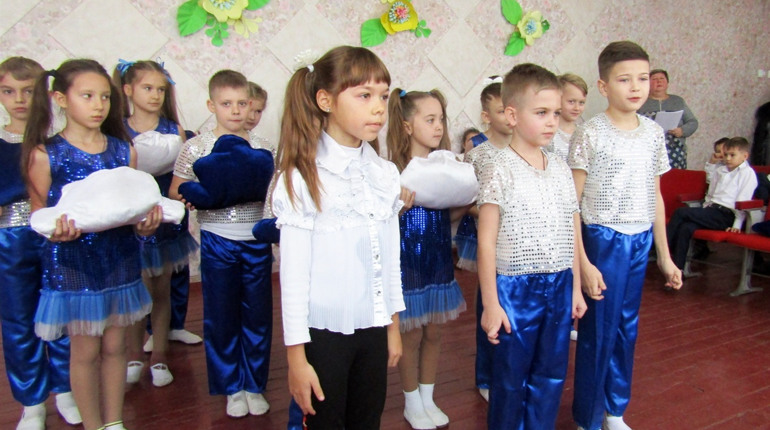 Виставка, пісні, танок хмаринок: у Петропавлівській бібліотеці відбулася зустріч "Люди доброї волі"