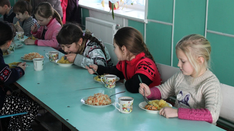 Шкільне харчування у 2016 році: як годували учнів 10 років тому