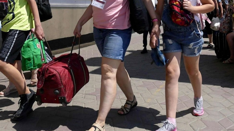 Можна і без паспорта. Як переселенцям отримати виплати та соцпослуги