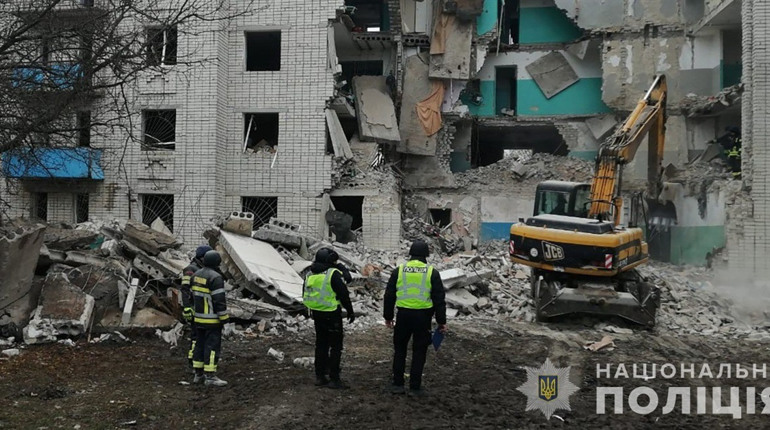 У Глухові завершилась пошуково-рятувальна операція на місці ворожого влучання