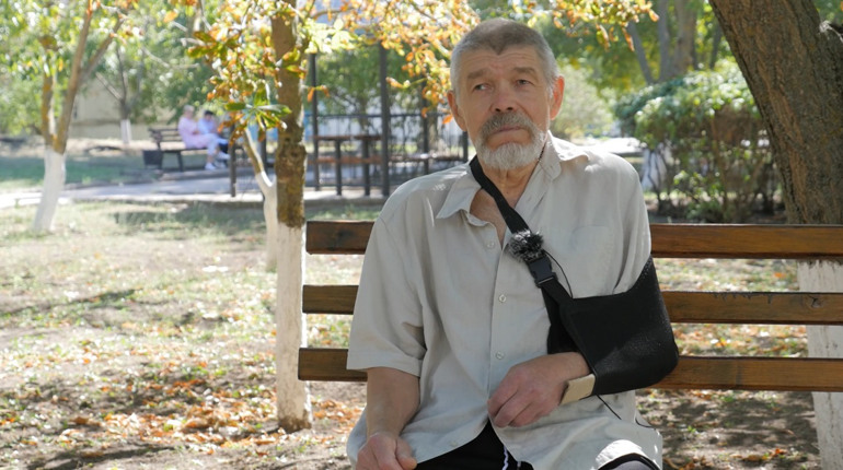 Історія херсонця Бориса Осіпова: під час атаки дронів він рятував людей і сам був поранений