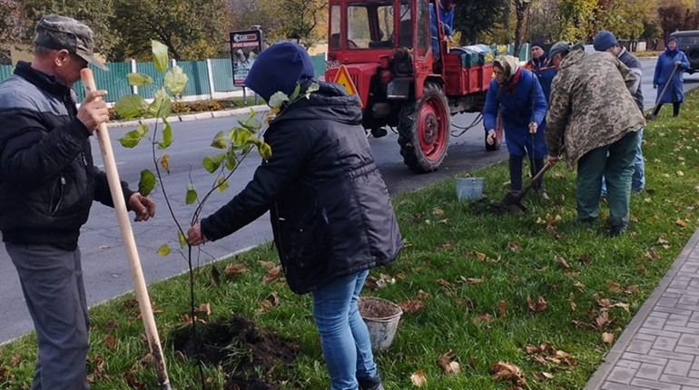Новини воєнного часу. Старокостянтинівщина. Віримо у Перемогу, садимо дерева, змагання проводимо