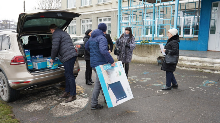 У Кремінну доставлено допомогу для переселенців. Скільки наразі там проживає людей