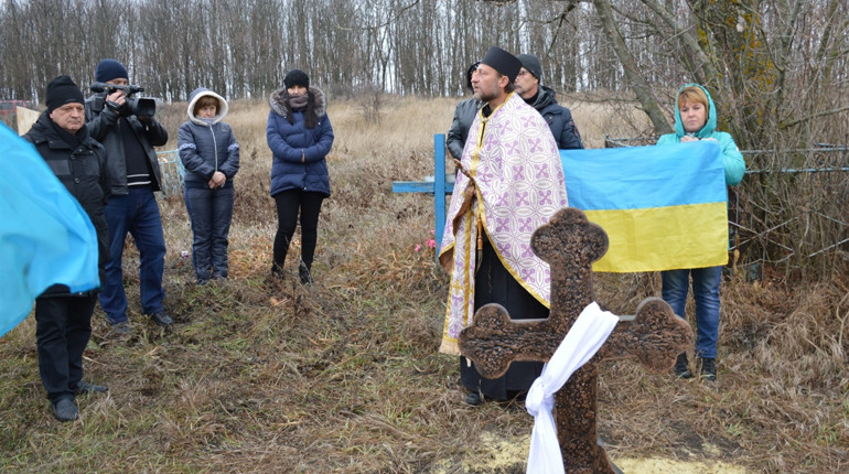 На Сватівщині встановили пам’ятник на могилі закатованого під час колективізації земляка
