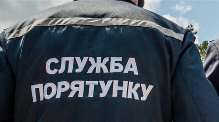 Корюківські рятувальники допомогли старенькій жінці, яка не змогла відчинити двері