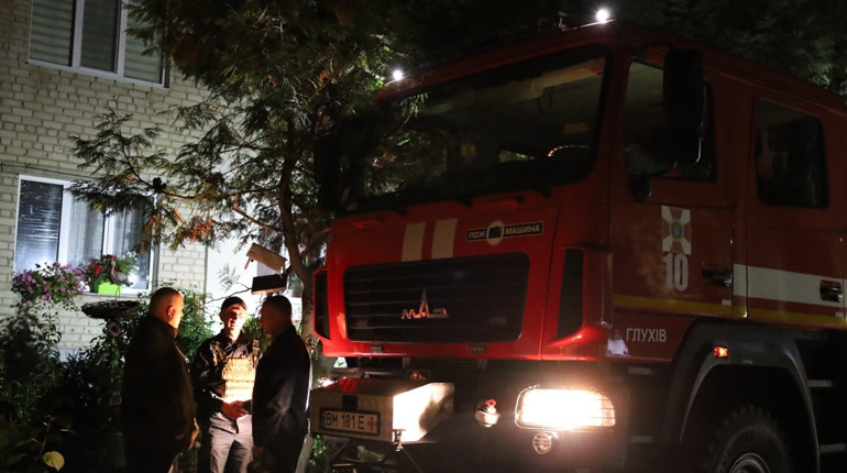 У Глухові сталася пожежа в багатоповерхівці на Ціолковського. Що відомо на даний момент